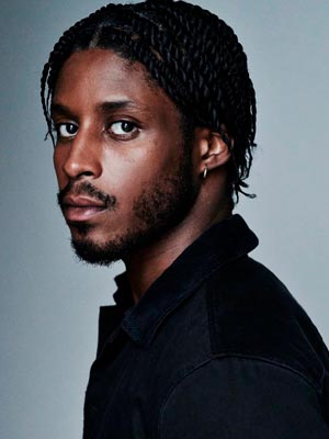 Фрэнсис Лавхолл в роли Алека Манро